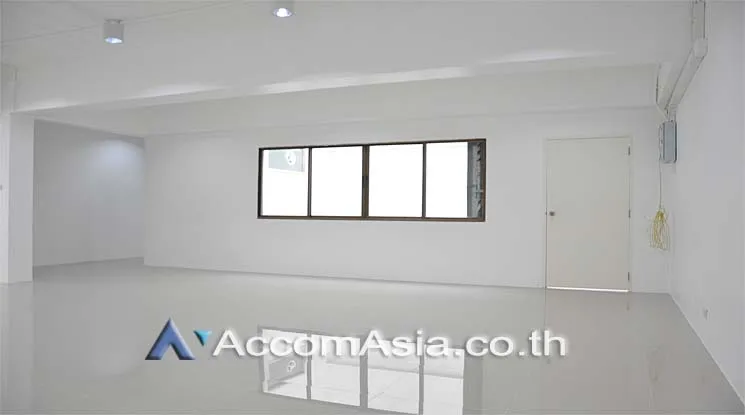 unit Office space For Rent in Sukhumvit, Bangkok  near BTS Phra khanong (AA14001)